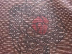 アンティーク　花模様織り出し本場泥大島紬着物(5マルキ)